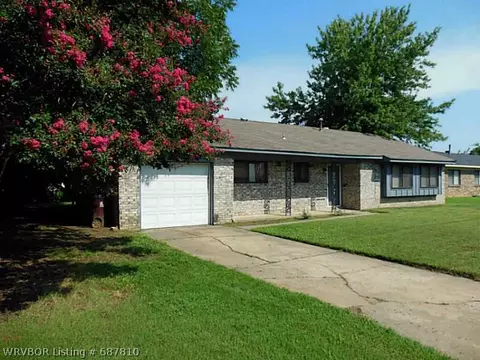 205 Baylor Cir, Fort Smith, AR 72908 photo 2