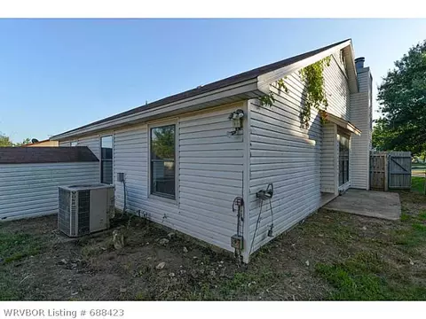 3225 S 68th Cir, Fort Smith, AR 72903 photo 4