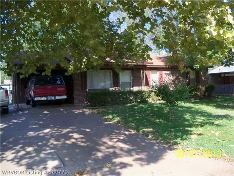 1402 N 4th St, Paris, AR 72855 photo 1