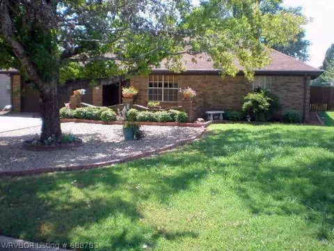 1403 Strozier Ct, Barling, AR 72923 photo 2
