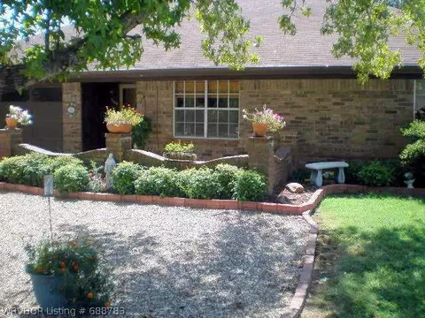 1403 Strozier Ct, Barling, AR 72923 photo 1