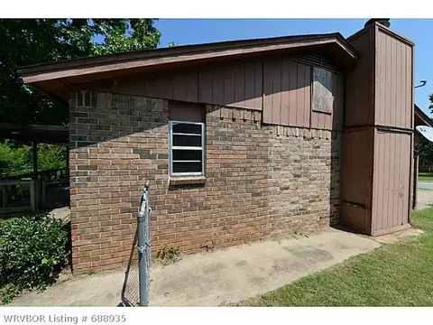 1305 12th Ter, Barling, AR 72923 photo 3