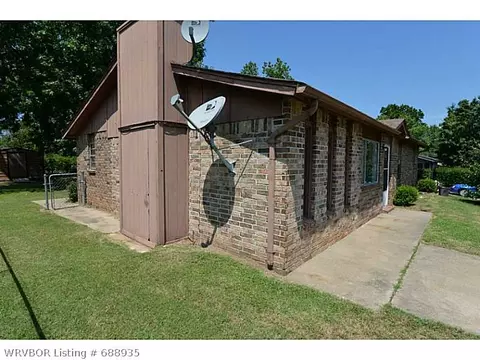 1305 12th Ter, Barling, AR 72923 photo 2