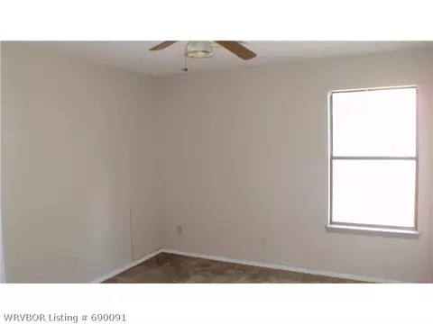 708 Heather Way, Barling, AR 72923 photo 4