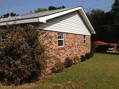 573 E 8th St, Waldron, AR 72958 photo 4
