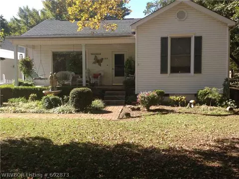 805 9th St, Barling, AR 72923 photo 1