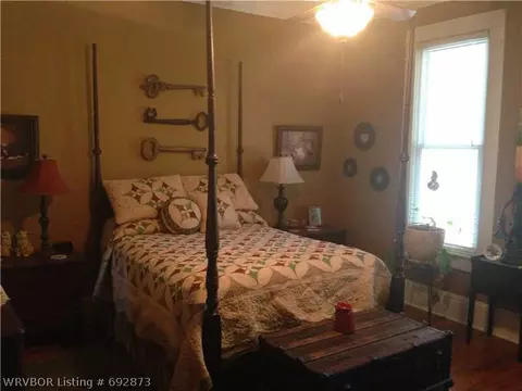 805 9th St, Barling, AR 72923 photo 5