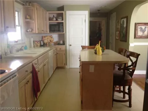 805 9th St, Barling, AR 72923 photo 10