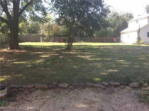 805 9th St, Barling, AR 72923 photo 23