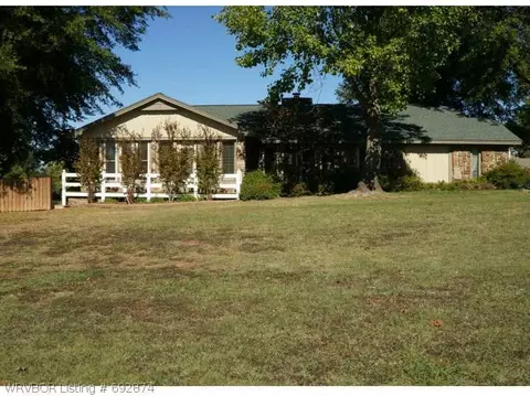 2016 Queensbury Way, Fort Smith, AR 72908 photo 4