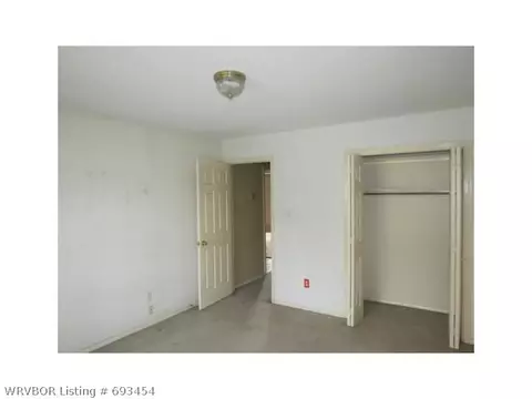 604 8th St, Barling, AR 72923 photo 5