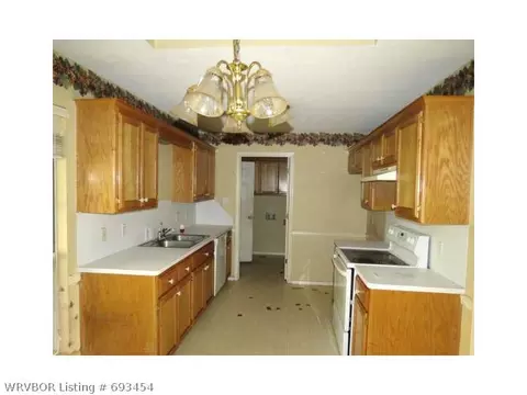 604 8th St, Barling, AR 72923 photo 4