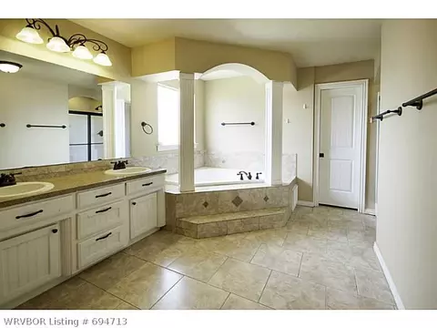 1910 Sitka Ln, Barling, AR 72923 photo 3