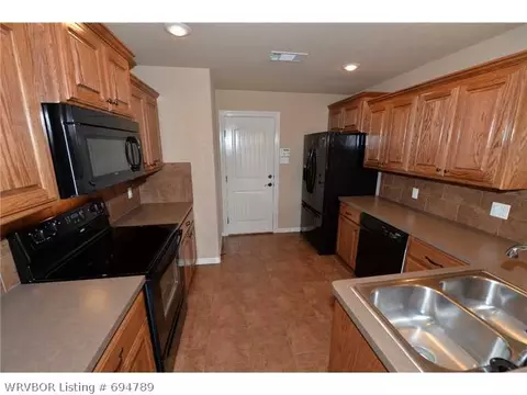 6214 Hickory Ln, Fort Smith, AR 72916 photo 3