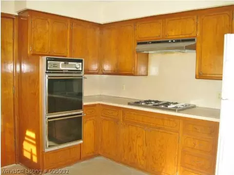 1720 S Savannah Dr, Fort Smith, AR 72901 photo 4
