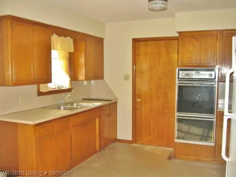 1720 S Savannah Dr, Fort Smith, AR 72901 photo 3