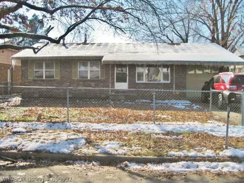 1720 S Savannah Dr, Fort Smith, AR 72901 photo 1