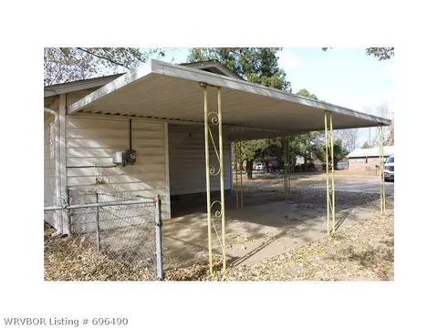 202 E Victor Ln, Pocola, OK 74902 photo 4
