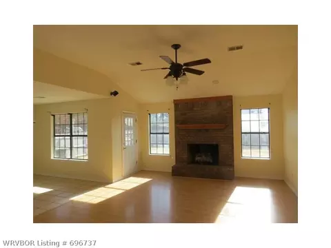 1711 Oakview Dr, Lavaca, AR 72941 photo 2