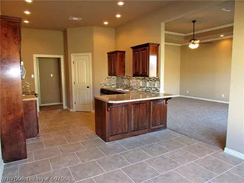 1818 Yukon Dr, Barling, AR 72923 photo 5