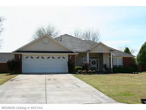 2005 Joyce Dr, Lavaca, AR 72941 photo 1