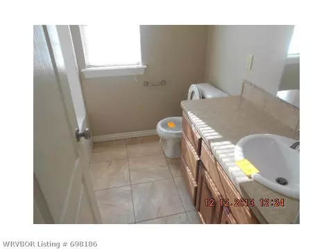 329 Skagway Ln, Barling, AR 72923 photo 4