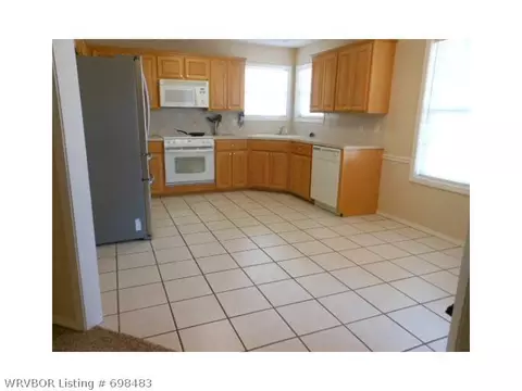 800 Jessie Dr, Lavaca, AR 72941 photo 2