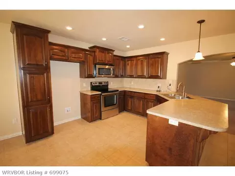 2719 Dyllan Ct, Fort Smith, AR 72908 photo 2