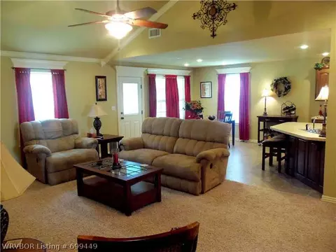 1810 Yukon Dr, Barling, AR 72923 photo 2