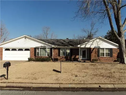 8301 Clover Dr, Fort Smith, AR 72908 photo 1