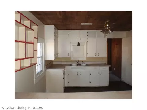 19 N Olive St, Hartford, AR 72938 photo 4