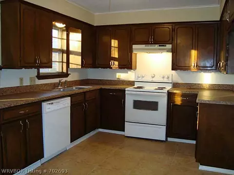 8300 Sebastian Lake Dr, Hackett, AR 72937 photo 4