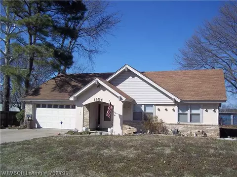 1604 Strozier Ct, Barling, AR 72923 photo 1