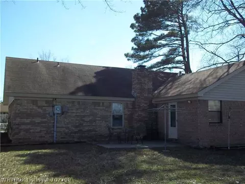 1604 Strozier Ct, Barling, AR 72923 photo 2