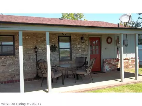 713 Angela Cir, Barling, AR 72923 photo 2