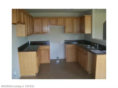8408 Avignon Dr, Fort Smith, AR 72908 photo 3