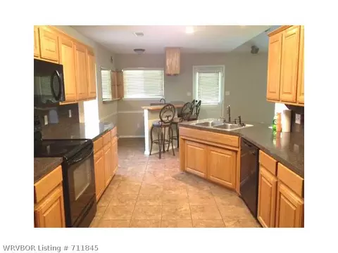 305 Chateau Dr, Fort Smith, AR 72908 photo 6