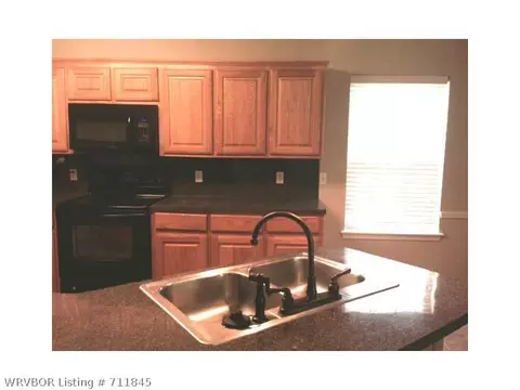 305 Chateau Dr, Fort Smith, AR 72908 photo 4