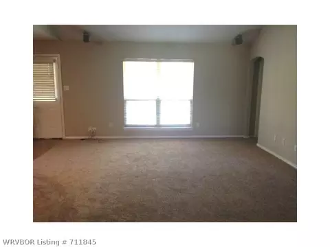 305 Chateau Dr, Fort Smith, AR 72908 photo 2