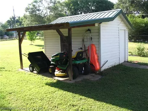 609 N 3rd St, Ozark, AR 72949 photo 5