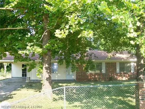 502 S 15th St, Lavaca, AR 72941 photo 1