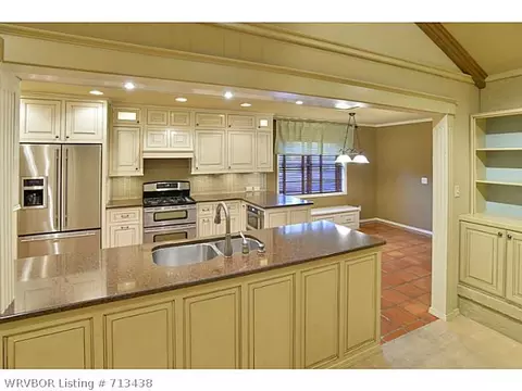 7816 Camelot Cir, Fort Smith, AR 72903 photo 2