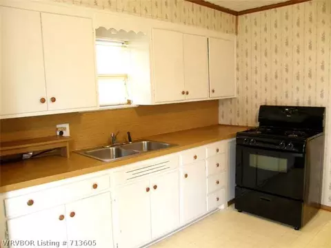 502 E 4th St, Hartford, AR 72938 photo 8