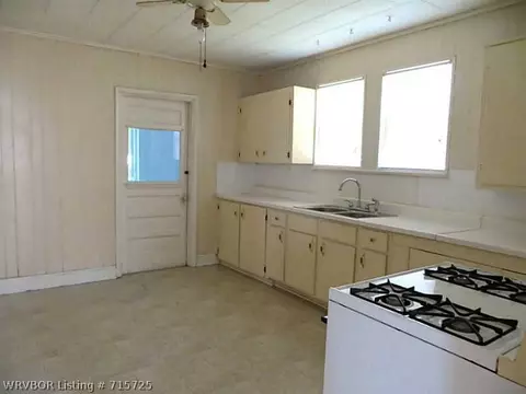721 Spring St, Alma, AR 72921 photo 4