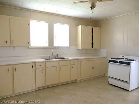 721 Spring St, Alma, AR 72921 photo 5