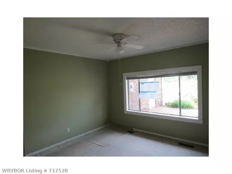 205 13th St, Barling, AR 72923 photo 8