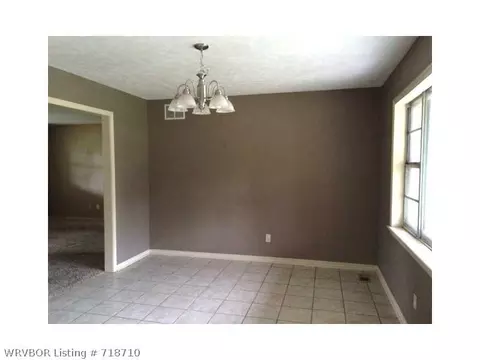 8006 Southridge Dr, Fort Smith, AR 72908 photo 4