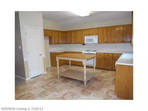 702 Jessie Dr, Lavaca, AR 72941 photo 6