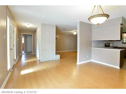 9111 Skypark Dr, Fort Smith, AR 72903 photo 4