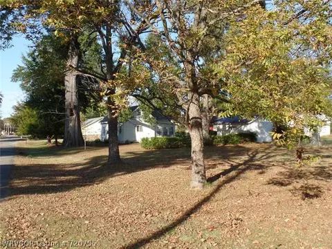 302 Carney St, Paris, AR 72855 photo 3